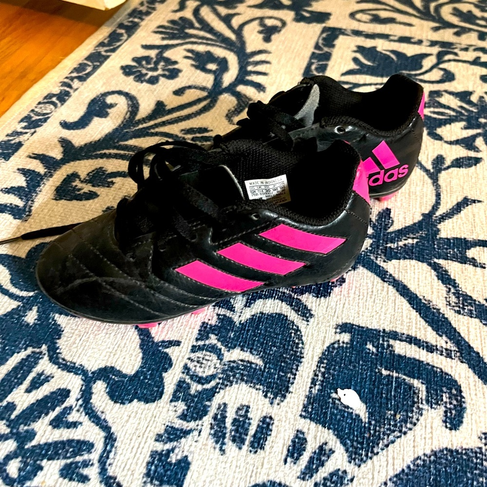 Adidas girls soccer cleats in size 12